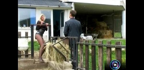  Slender blonde Leslie Taylor enjoys screwing two cocks at the barn
